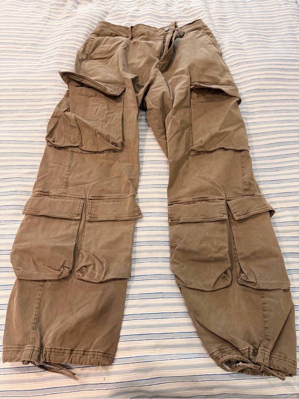 Relaxed-Fit Men's Cargo Pants in Brown